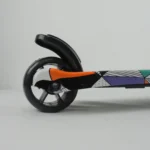 PATINETA ECUALIZABLE AEROGRAFIADA LLANTA LUZ ANCHA 1705 ABATIBLE - Imagen 4